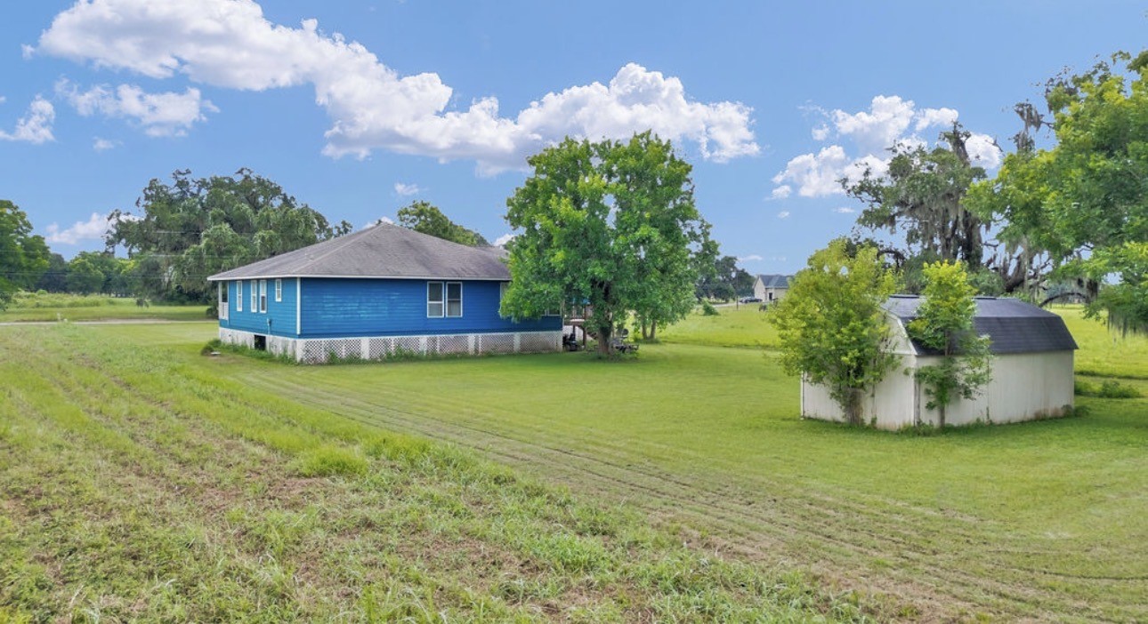 1226 Frontier Trail Angleton, TX 77515 - Photo 29 of 42 Gallery Image 29