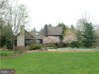 1335 Dell Road Norristown, PA 19403 - Photo 1 of 6 Gallery Image 1