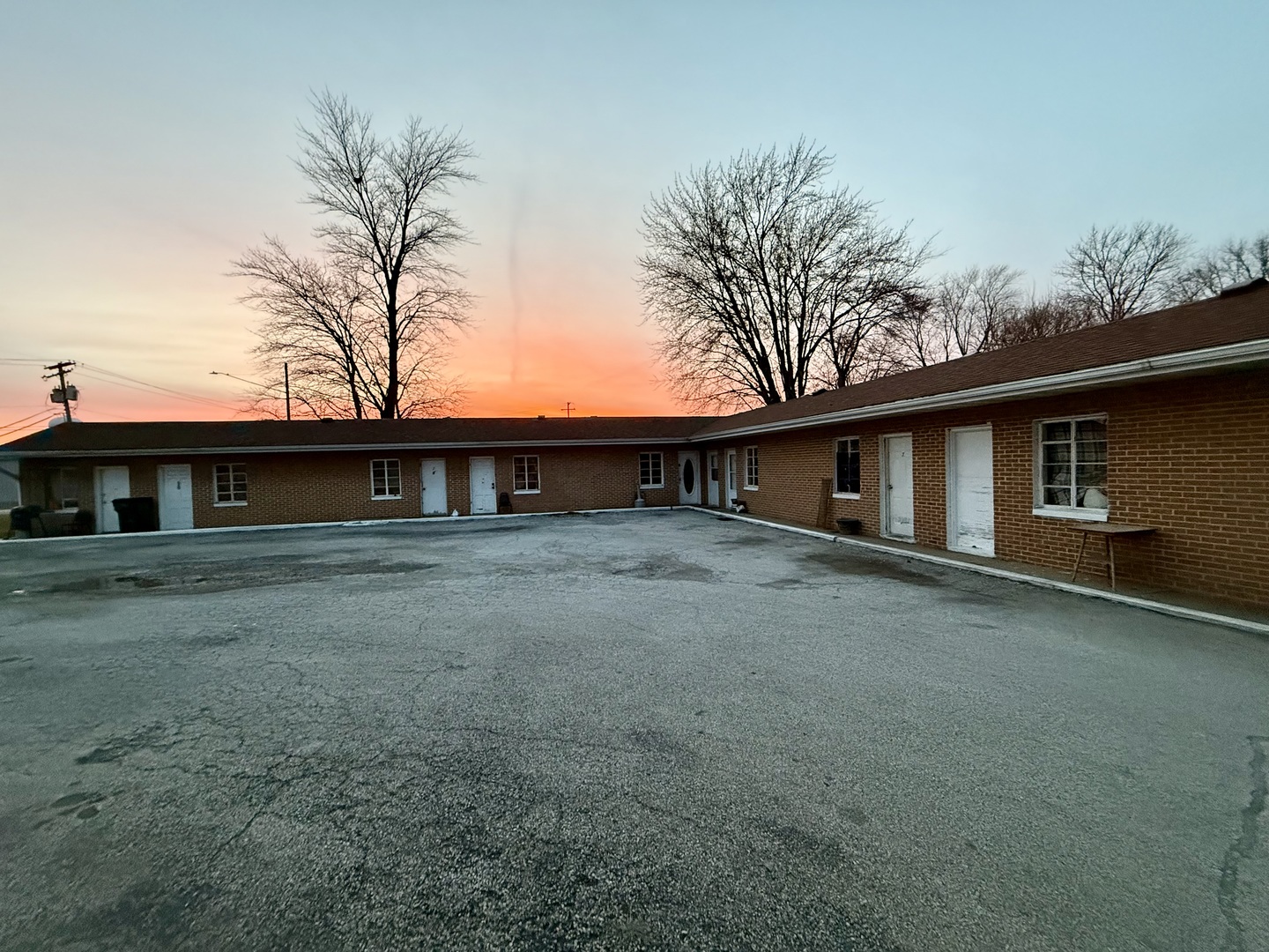 901 Highway 10 Clinton, IL 61727 - Photo 2 of 16 a view of a house with a yard