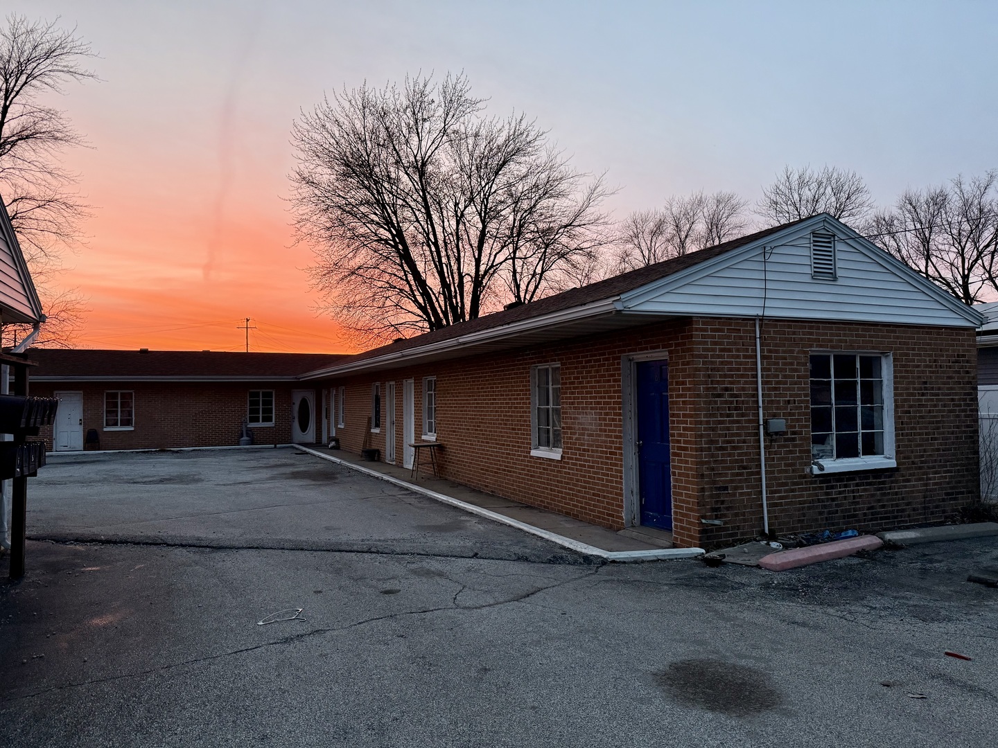 901 Highway 10 Clinton, IL 61727 - Photo 3 of 16 front view of house