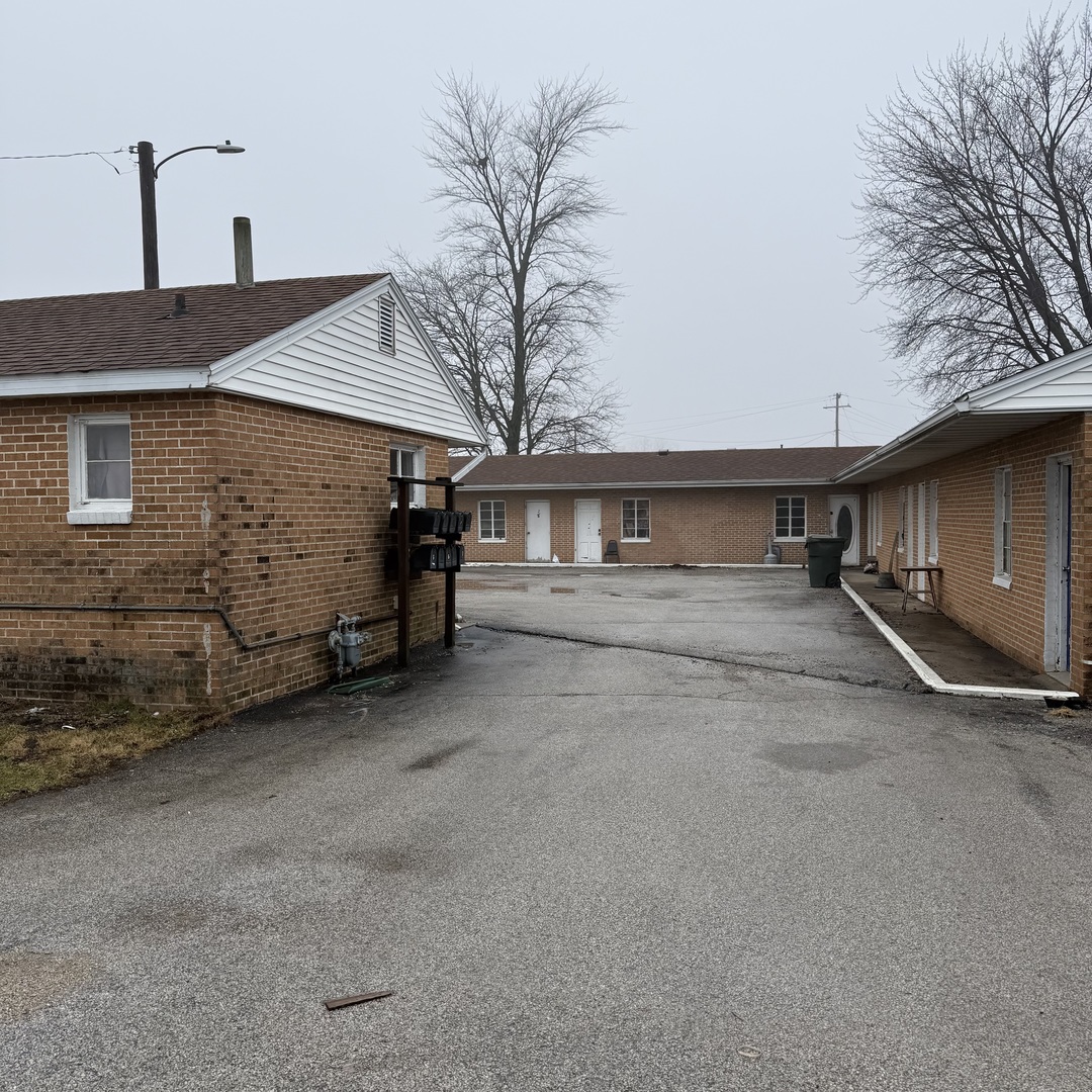 901 Highway 10 Clinton, IL 61727 - Photo 3 of 10