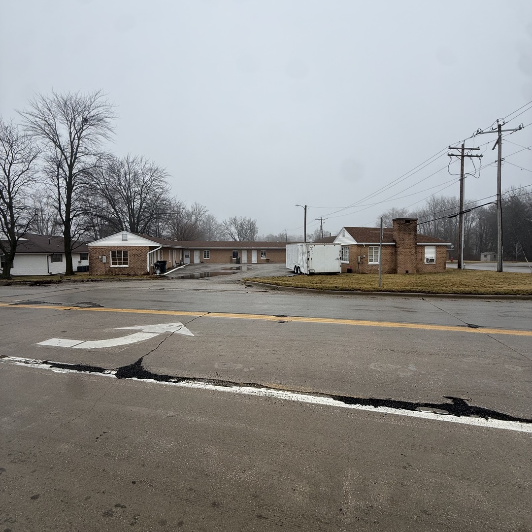 901 Highway 10 Clinton, IL 61727 - Photo 4 of 10