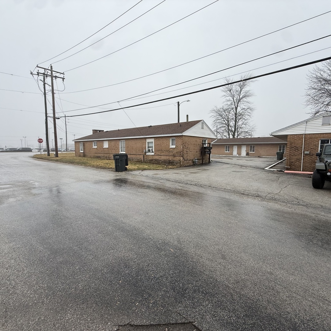 901 Highway 10 Clinton, IL 61727 - Photo 6 of 10