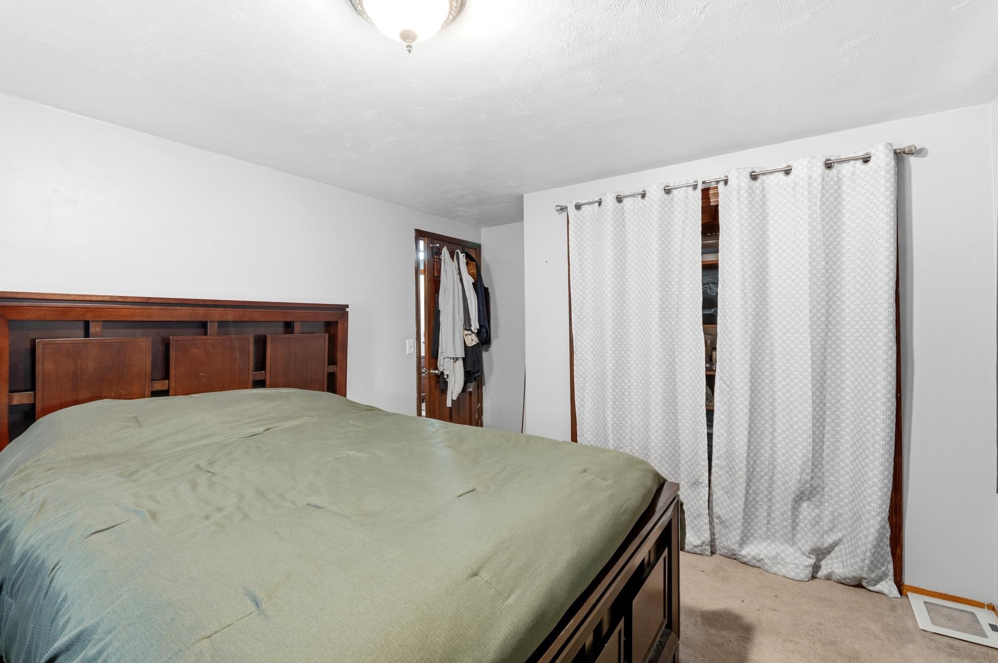 2525 Heather Road Green Bay, WI 54311 - Photo 14 of 27