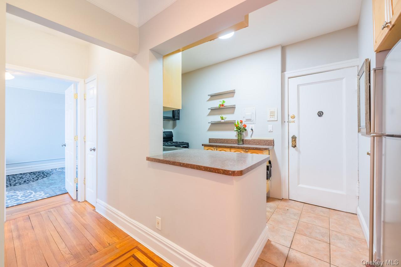 4 Maple Drive, Unit 6O Great Neck, NY 11021 - Photo 7 of 28 a bedroom with a bed and a sink