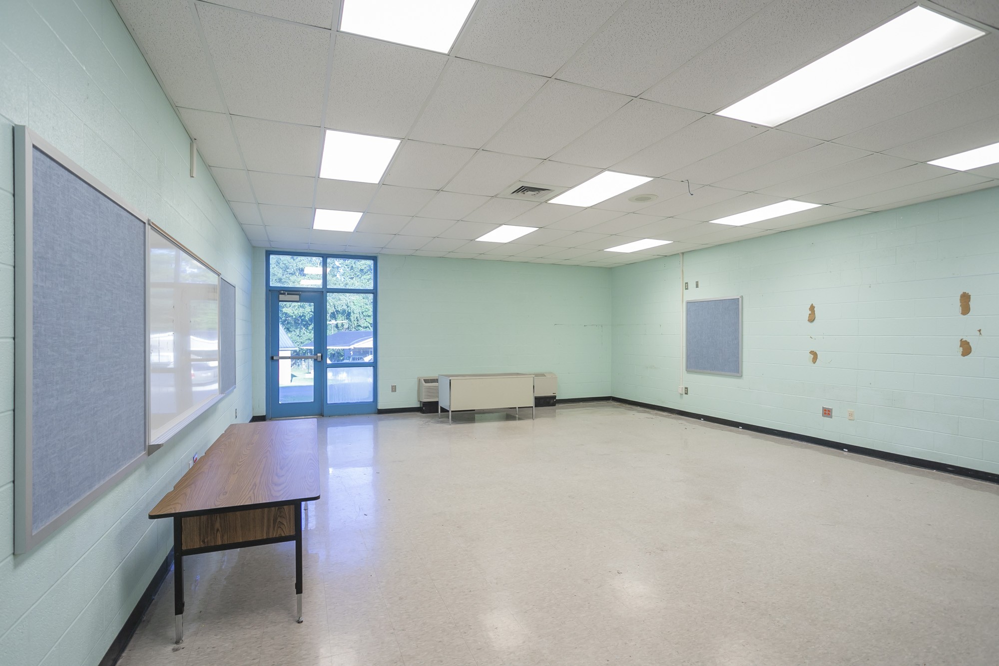 150 Vantrease Avenue Auburntown, TN 37016 - Photo 18 of 33 a view of a livingroom with a workspace