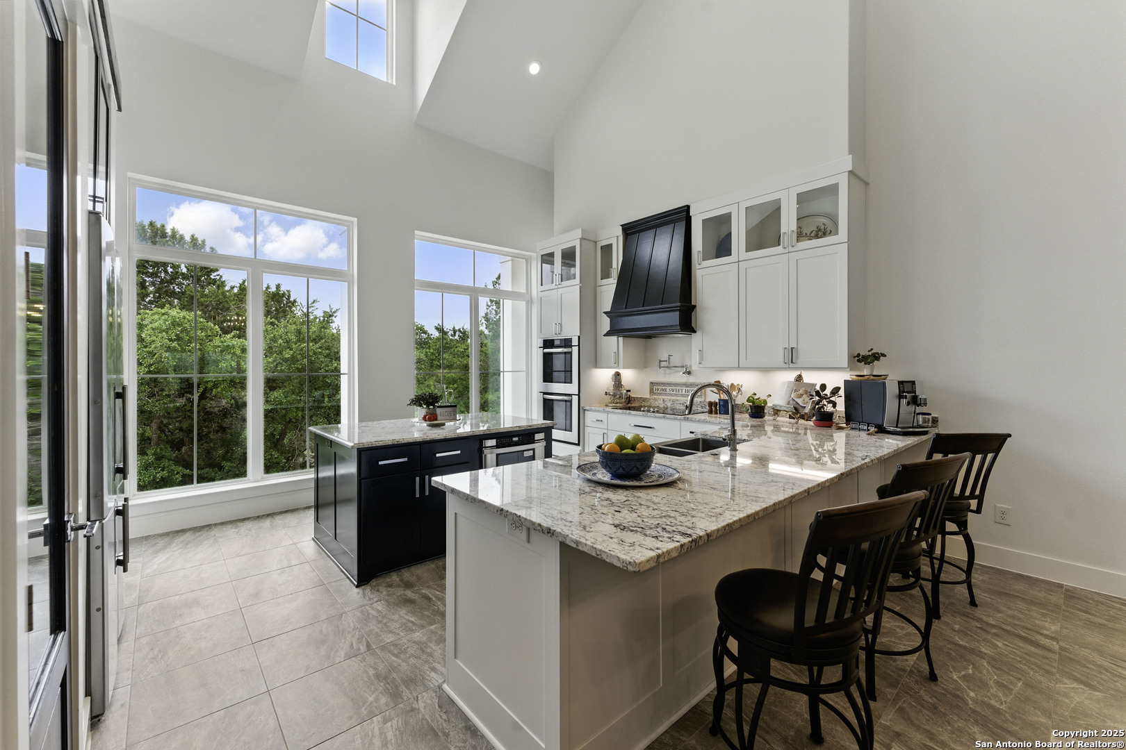 321 Bentwood Drive Spring Branch, TX 78070 - Photo 13 of 50 a kitchen with a stove a sink and a refrigerator