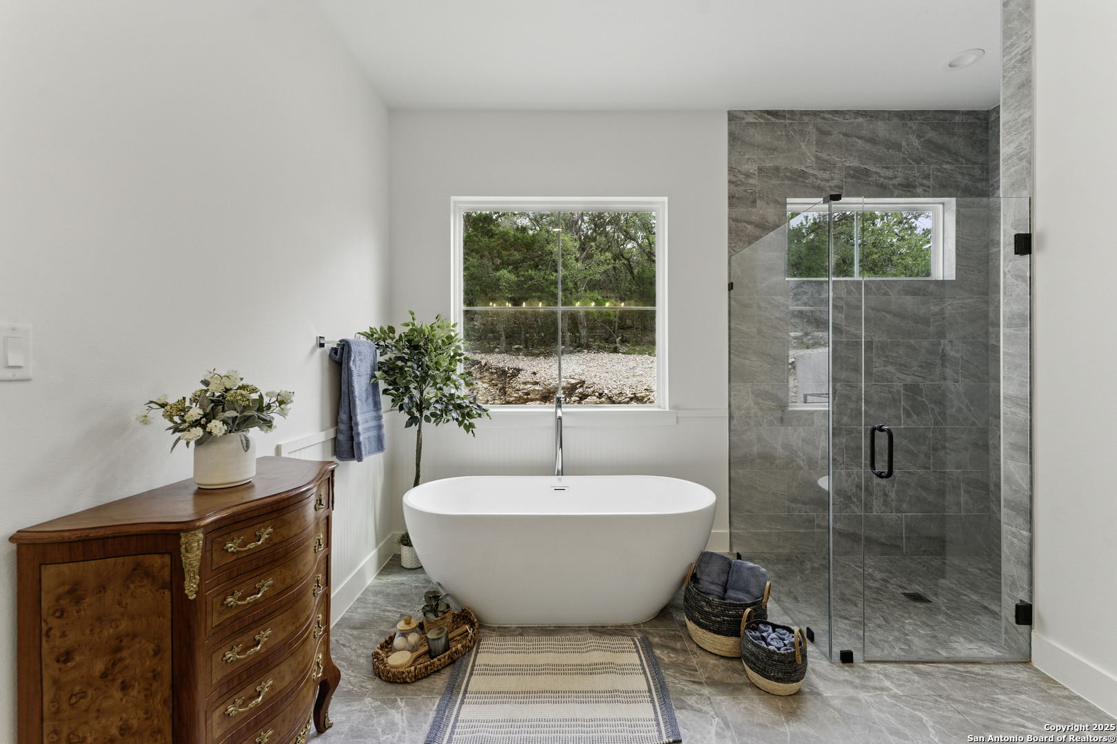 321 Bentwood Drive Spring Branch, TX 78070 - Photo 24 of 50 a room with a potted plant and a sink