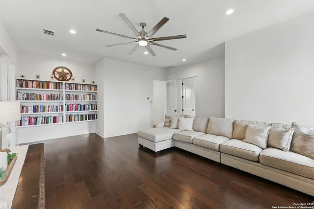 $1,249,000 | 321 Bentwood Drive, Spring Branch, TX 78070