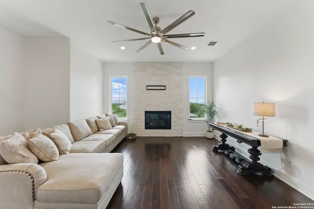 $1,249,000 | 321 Bentwood Drive, Spring Branch, TX 78070