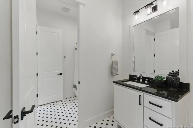 $1,249,000 | 321 Bentwood Drive, Spring Branch, TX 78070