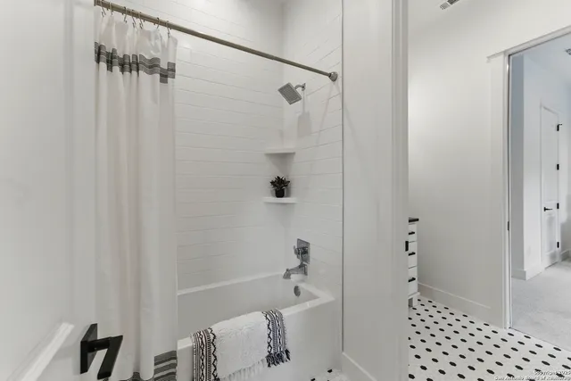 $1,249,000 | 321 Bentwood Drive, Spring Branch, TX 78070