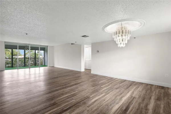 $2,400 | 3940 Inverrary Boulevard, Lauderhill, FL 33319