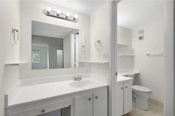 $2,400 | 3940 Inverrary Boulevard, Lauderhill, FL 33319
