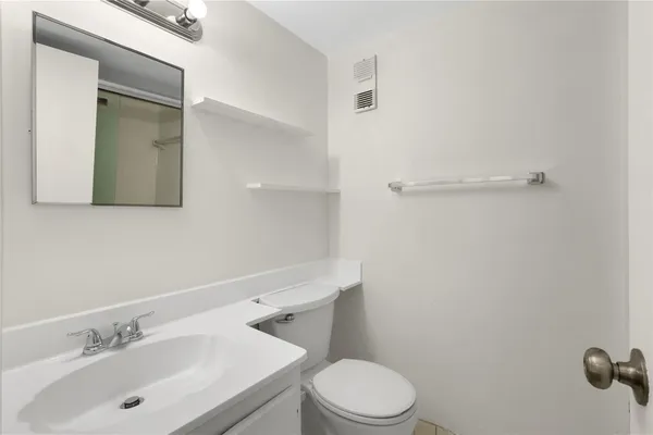 $2,400 | 3940 Inverrary Boulevard, Lauderhill, FL 33319