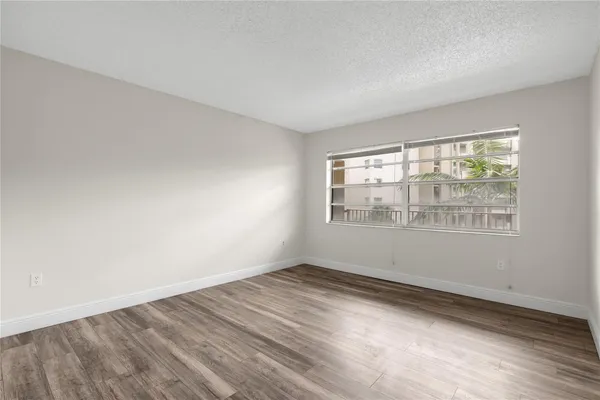 $2,400 | 3940 Inverrary Boulevard, Lauderhill, FL 33319
