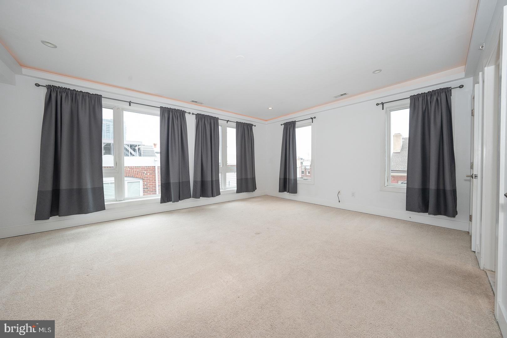 110 Naudain Street, Unit 4 Philadelphia, PA 19147 - Photo 27 of 45 a view of an empty room with a window