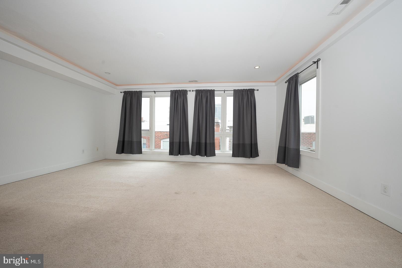 110 Naudain Street, Unit 4 Philadelphia, PA 19147 - Photo 32 of 45 full main bedroom suite