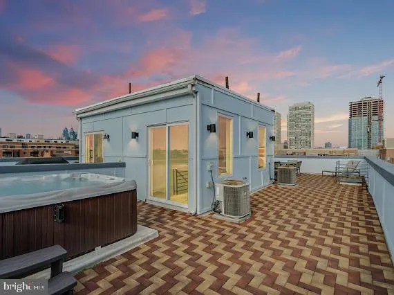 $825,000 | 110 Naudain Street, Unit 4, Philadelphia, PA 19147