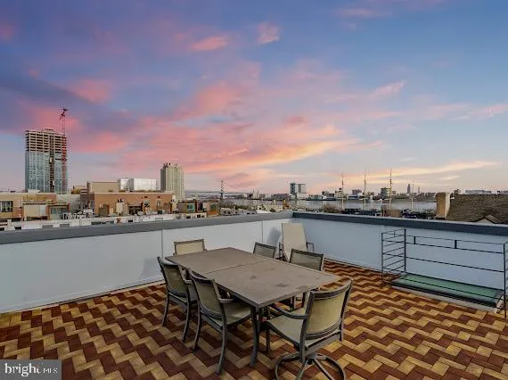$825,000 | 110 Naudain Street, Unit 4, Philadelphia, PA 19147