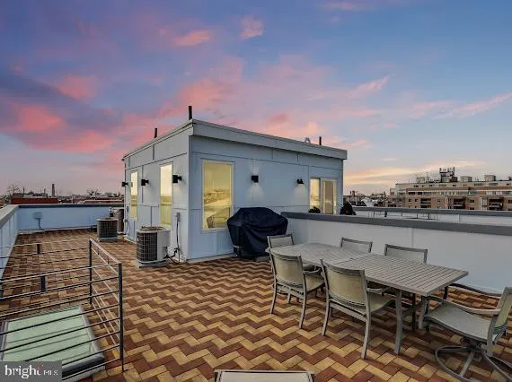 $825,000 | 110 Naudain Street, Unit 4, Philadelphia, PA 19147