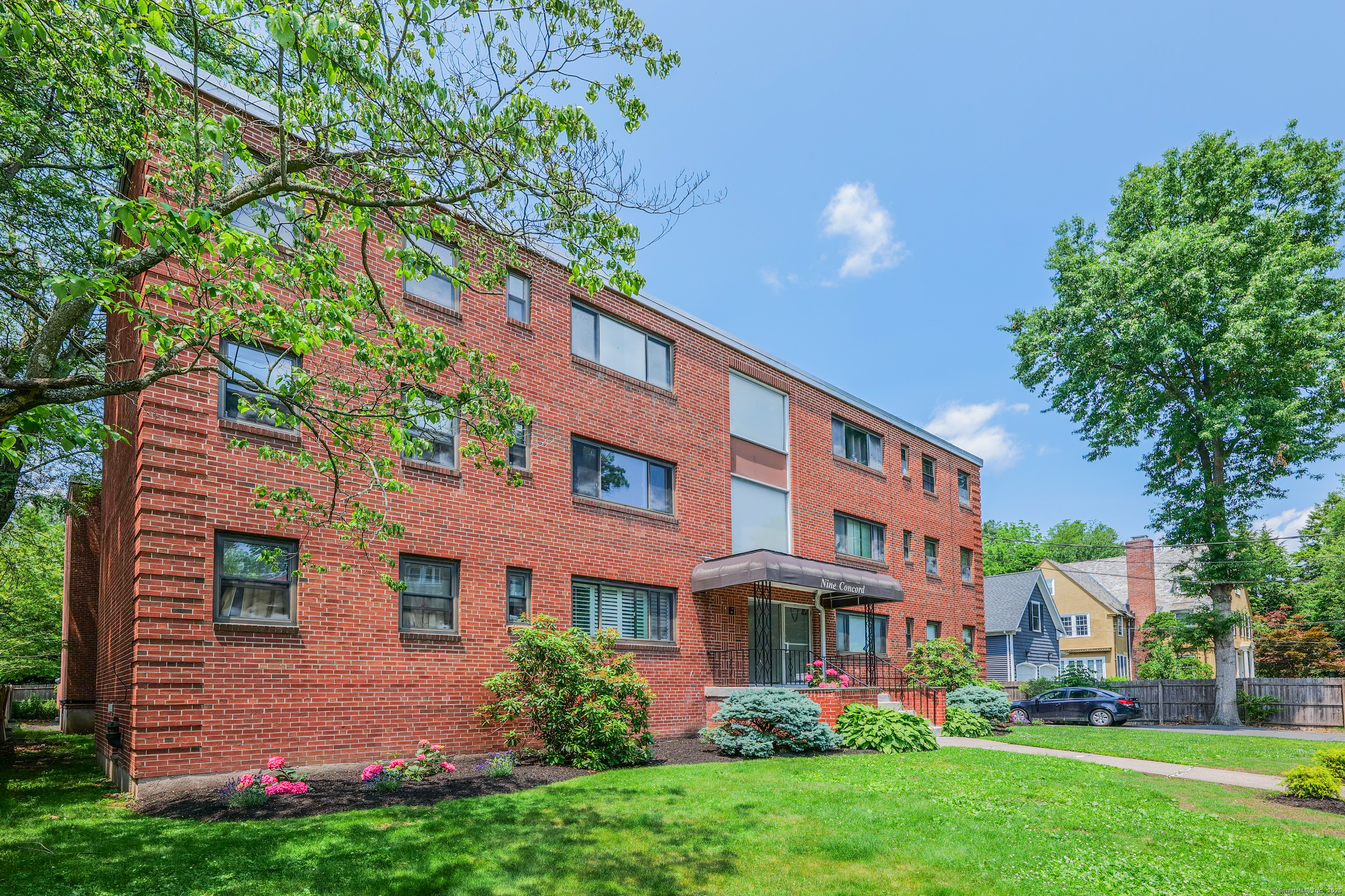 9 Concord Street, Unit B1 West Hartford, CT 06119 - Photo 2 of 13