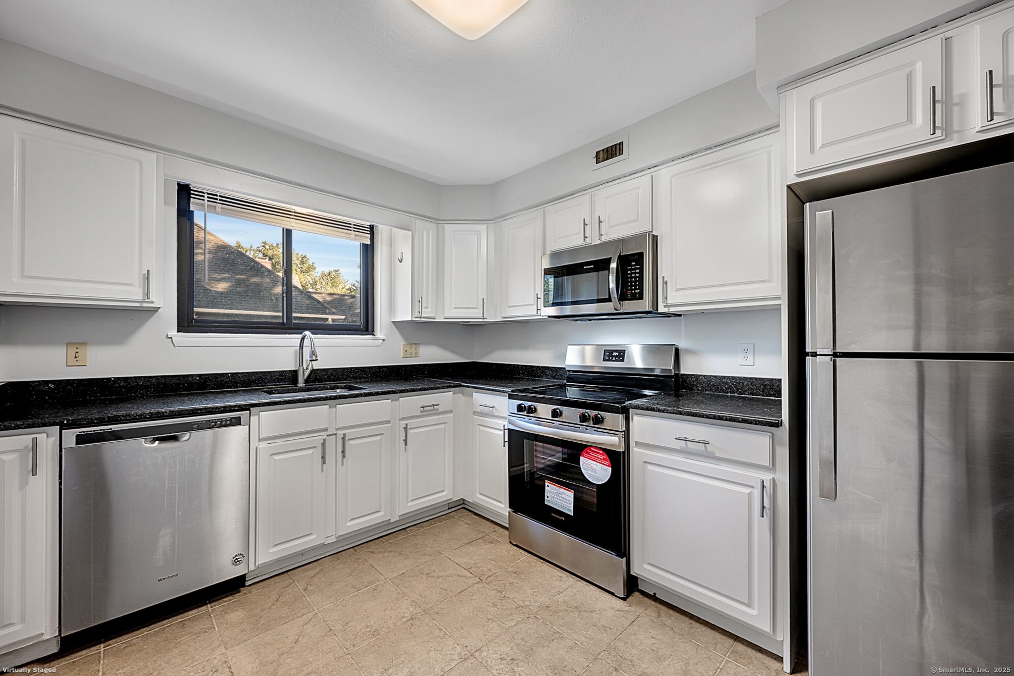 9 Concord Street, Unit B1 West Hartford, CT 06119 - Photo 6 of 13