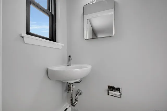 $2,200 | 9 Concord Street, Unit B1, West Hartford, CT 06119