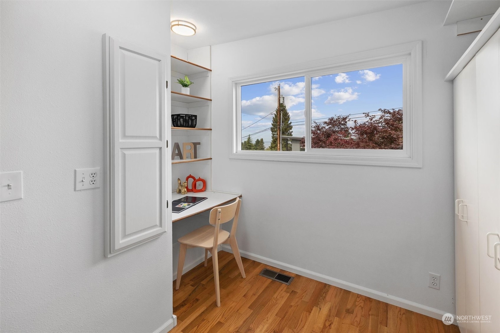 730 Laurel Street Edmonds, WA 98020 - Photo 21 of 36 a room with furniture and window