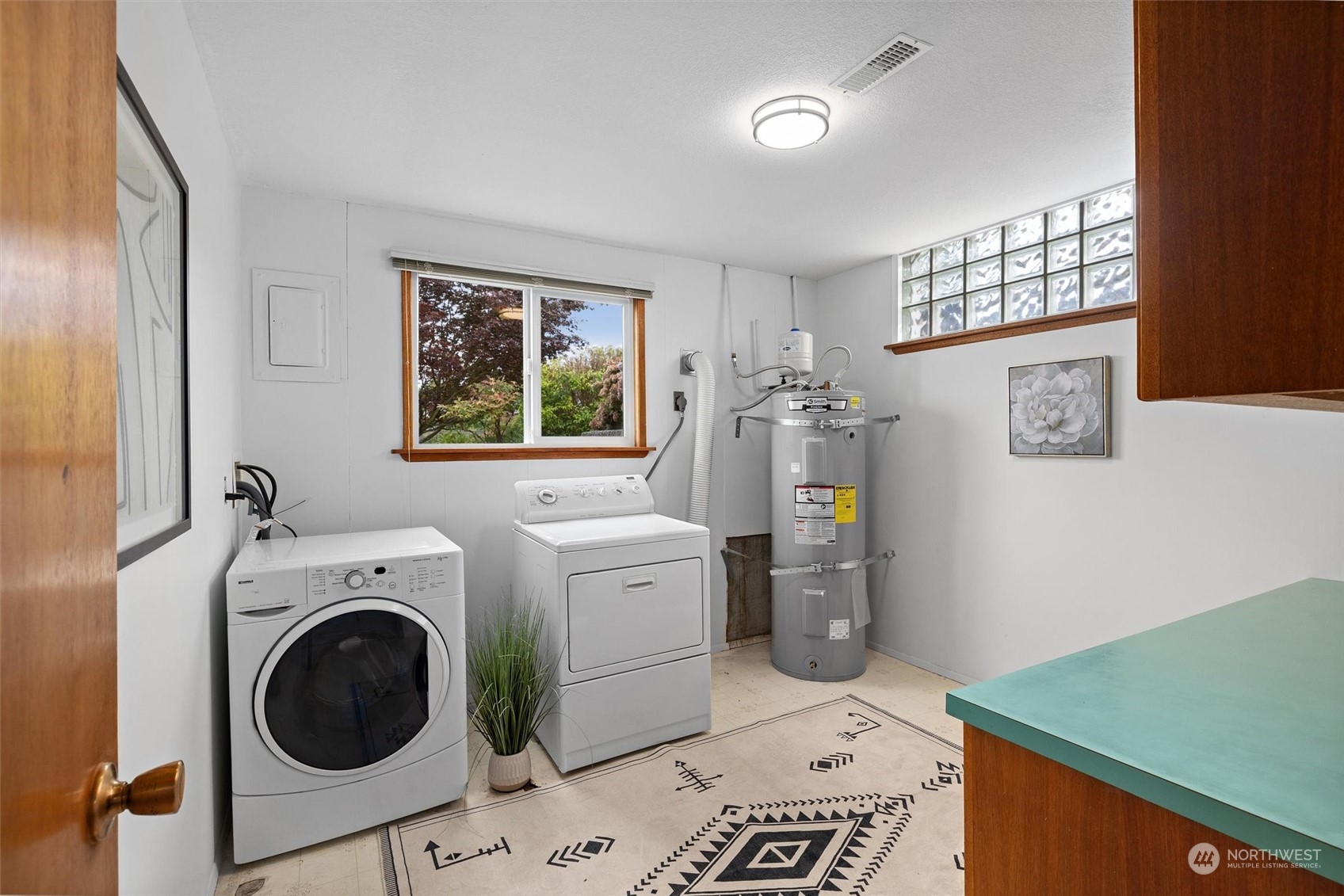 730 Laurel Street Edmonds, WA 98020 - Photo 31 of 36 a utility room with dryer and washer