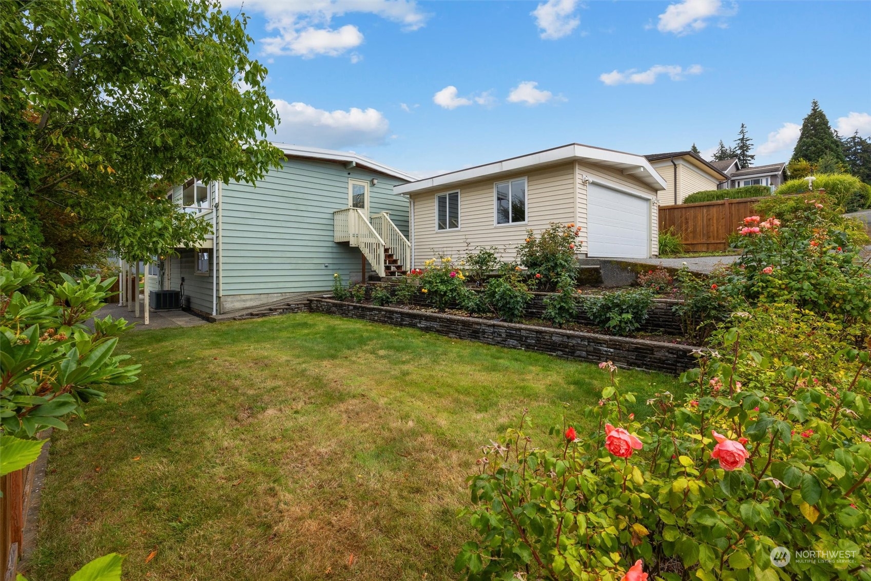 730 Laurel Street Edmonds, WA 98020 - Photo 32 of 36 a house view with a garden space