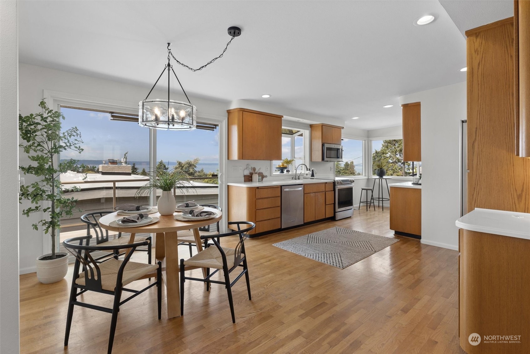 730 Laurel Street Edmonds, WA 98020 - Photo 6 of 36 a view of a dining room and livingroom view