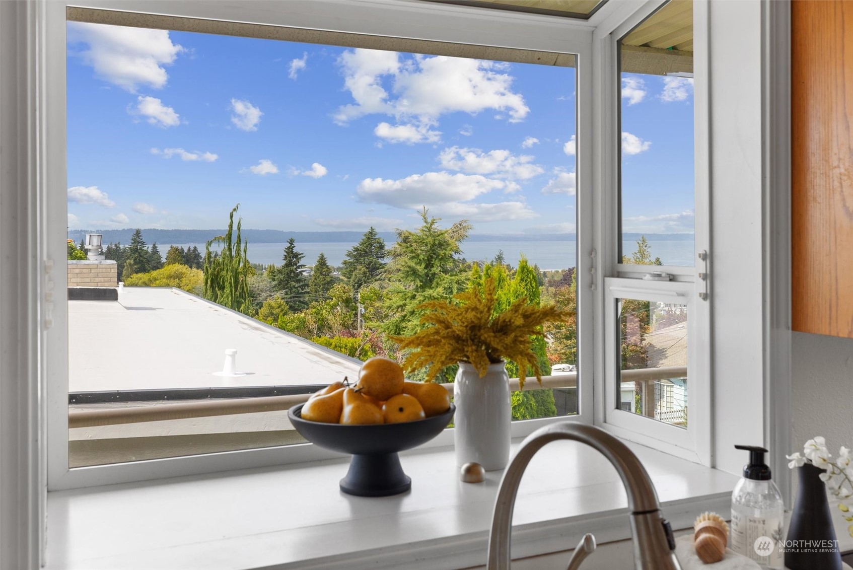 730 Laurel Street Edmonds, WA 98020 - Photo 8 of 36