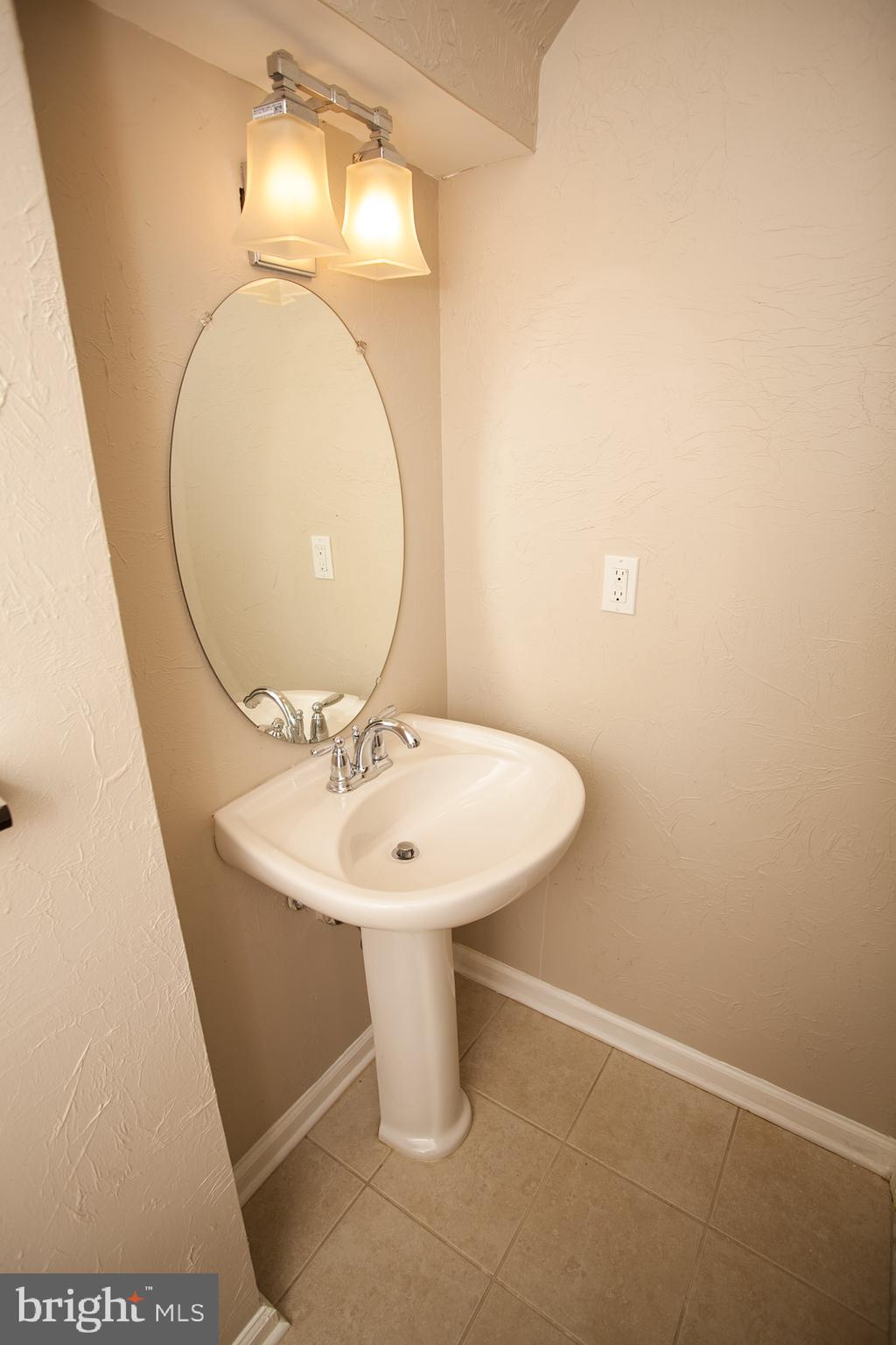21 Old Cedarbrook Road Wyncote, PA 19095 - Photo 4 of 36 Gallery Image 4
