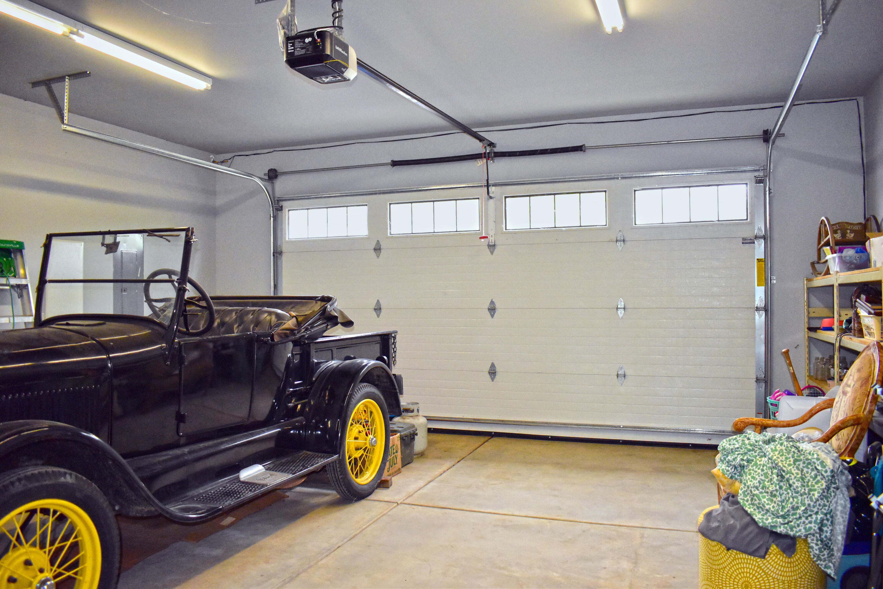 13822 Perry Road White City, OR 97503 - Photo 31 of 39 Oversized 2-Car Garage