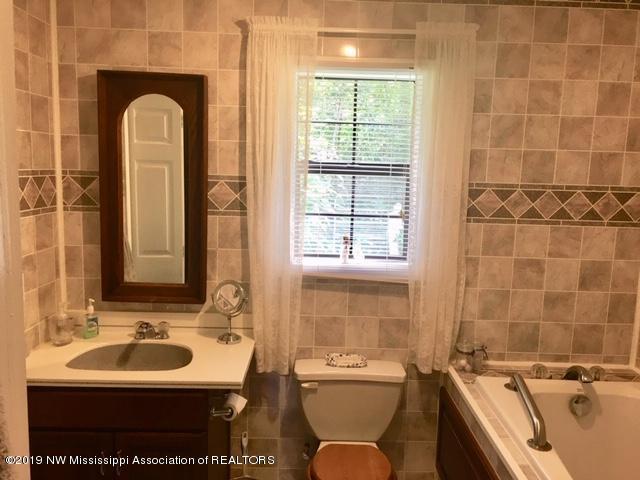 133 Oak Road Byhalia, MS 38611 - Photo 14 of 29 IMG_1051