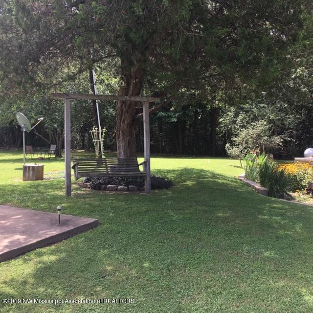 133 Oak Road Byhalia, MS 38611 - Photo 2 of 29 IMG_1026