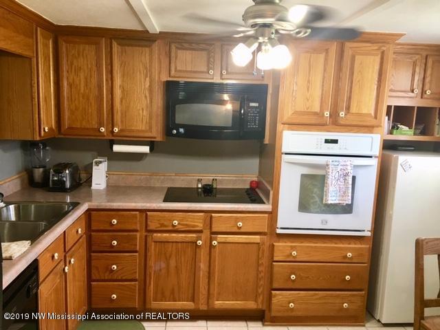 133 Oak Road Byhalia, MS 38611 - Photo 3 of 29 IMG_1029