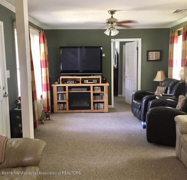 133 Oak Road Byhalia, MS 38611 - Photo 6 of 29 IMG_1039