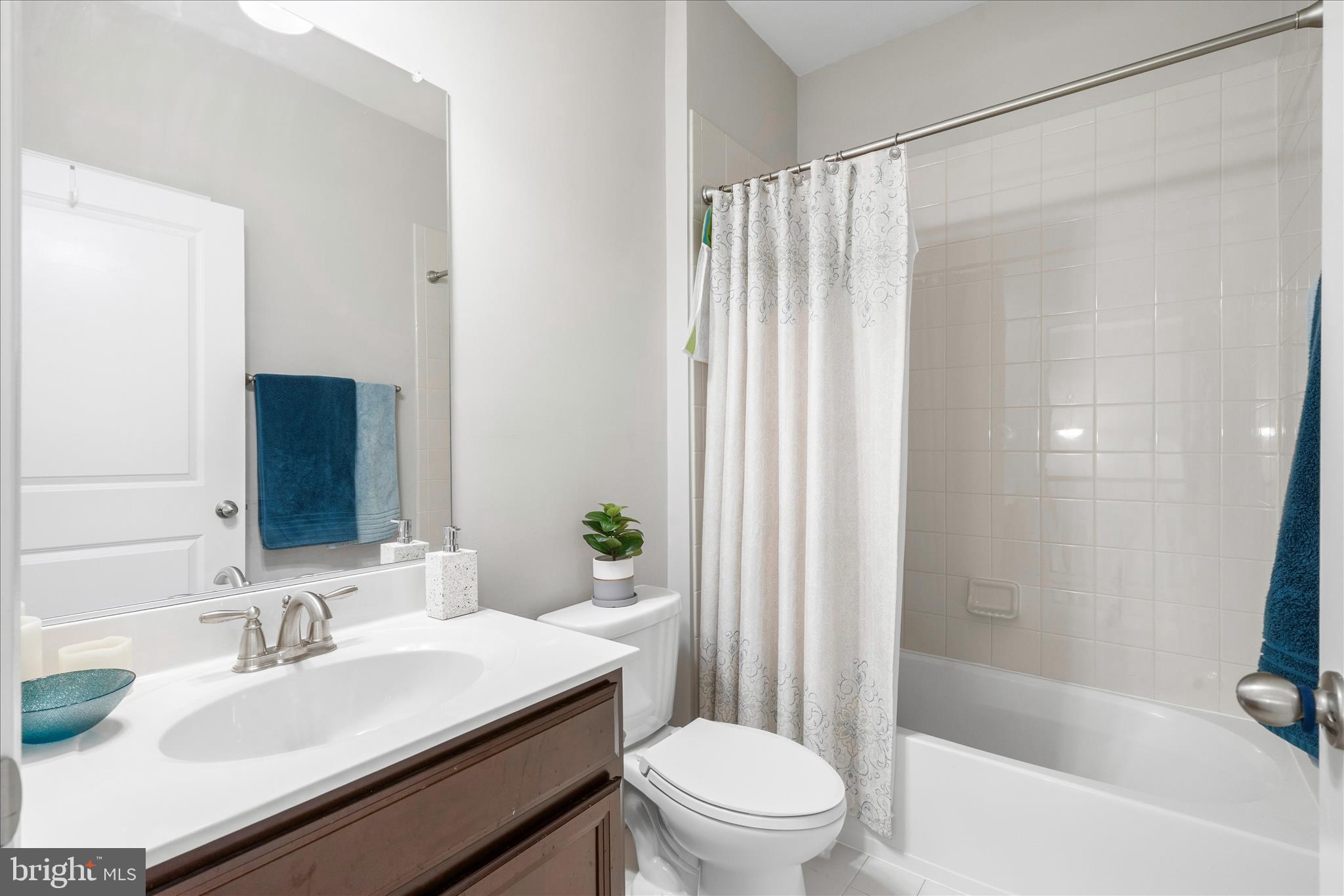 4668 Cambria Road Frederick, MD 21703 - Photo 22 of 38 Shared Full Bathroom