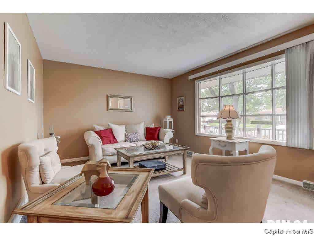 2508 Delaware Drive Springfield, IL 62702 - Photo 3 of 34