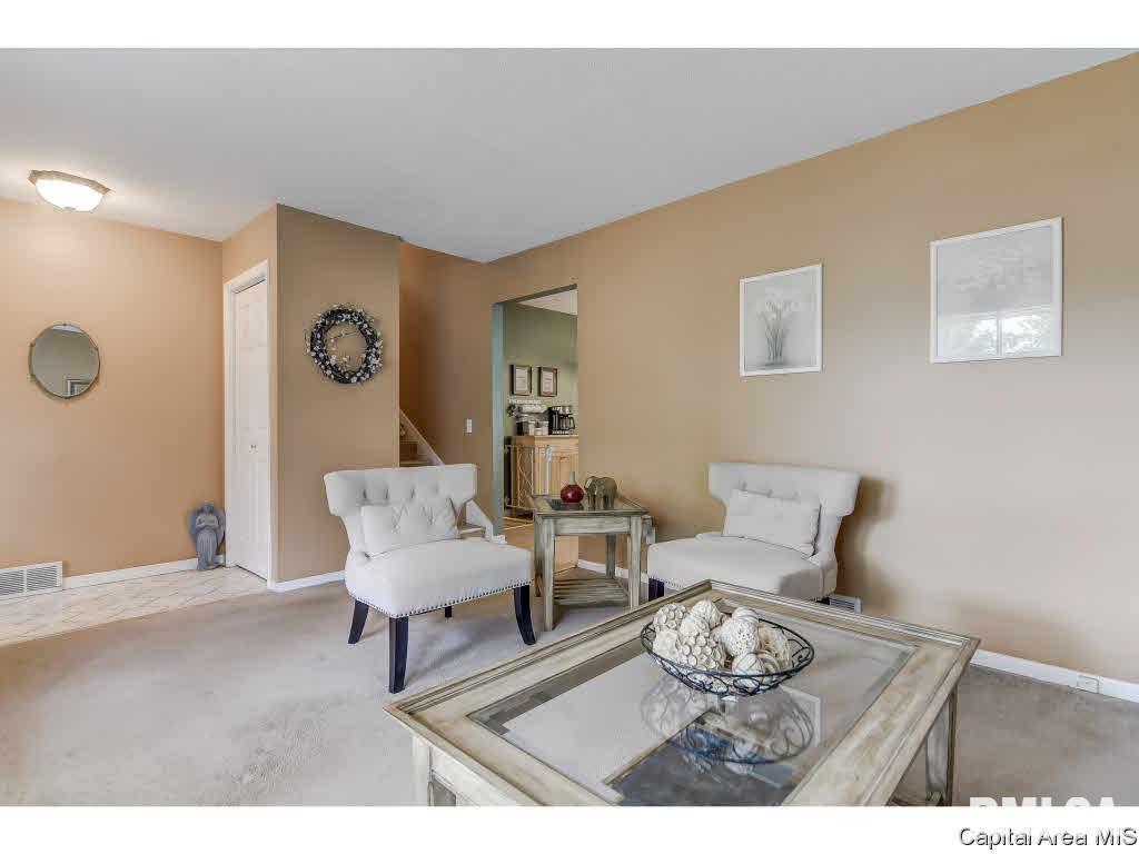 2508 Delaware Drive Springfield, IL 62702 - Photo 4 of 34