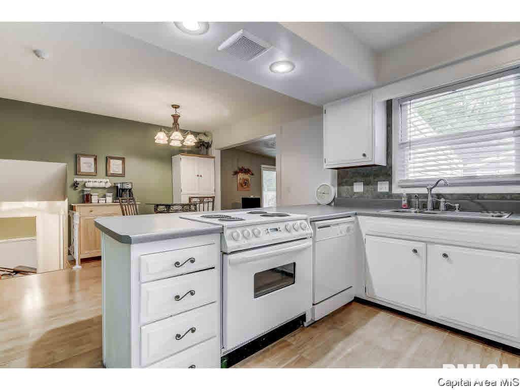 2508 Delaware Drive Springfield, IL 62702 - Photo 7 of 34