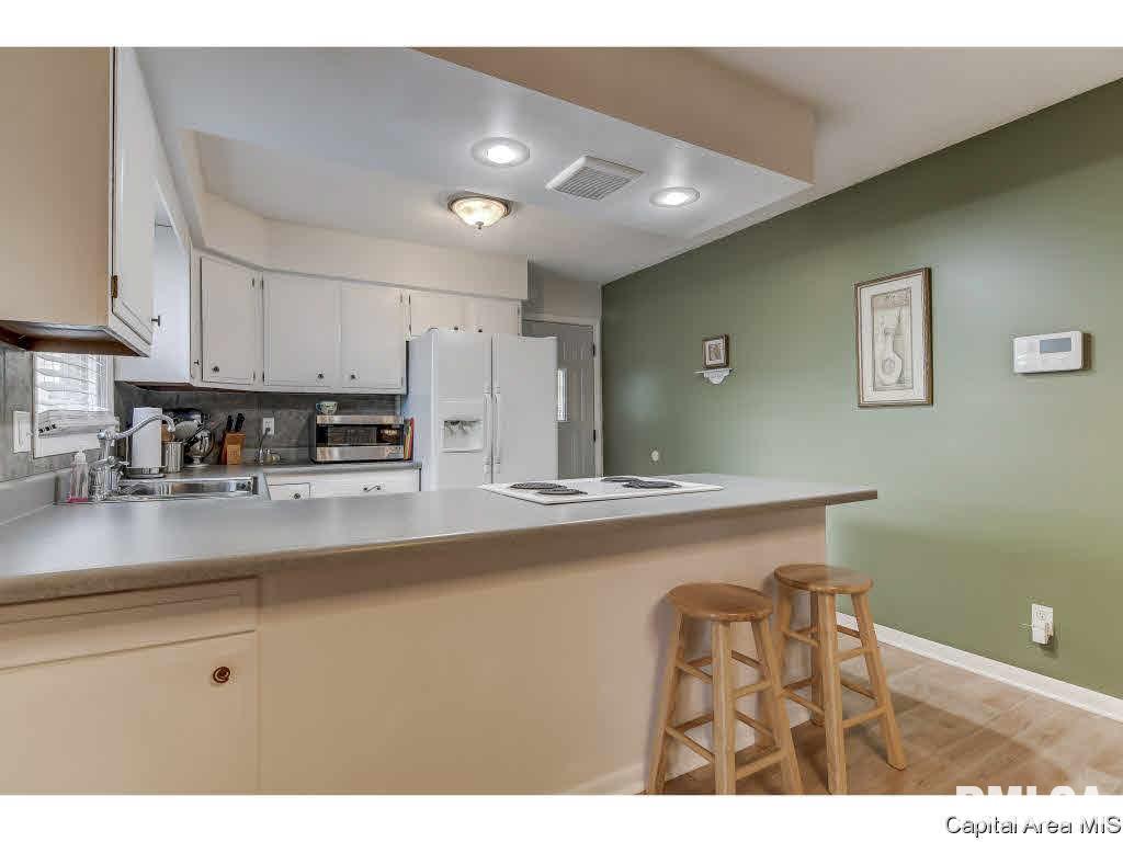 2508 Delaware Drive Springfield, IL 62702 - Photo 8 of 34