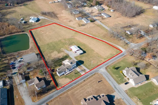 $268,000 | 2305 Weaver Road, Herrin, IL 62948