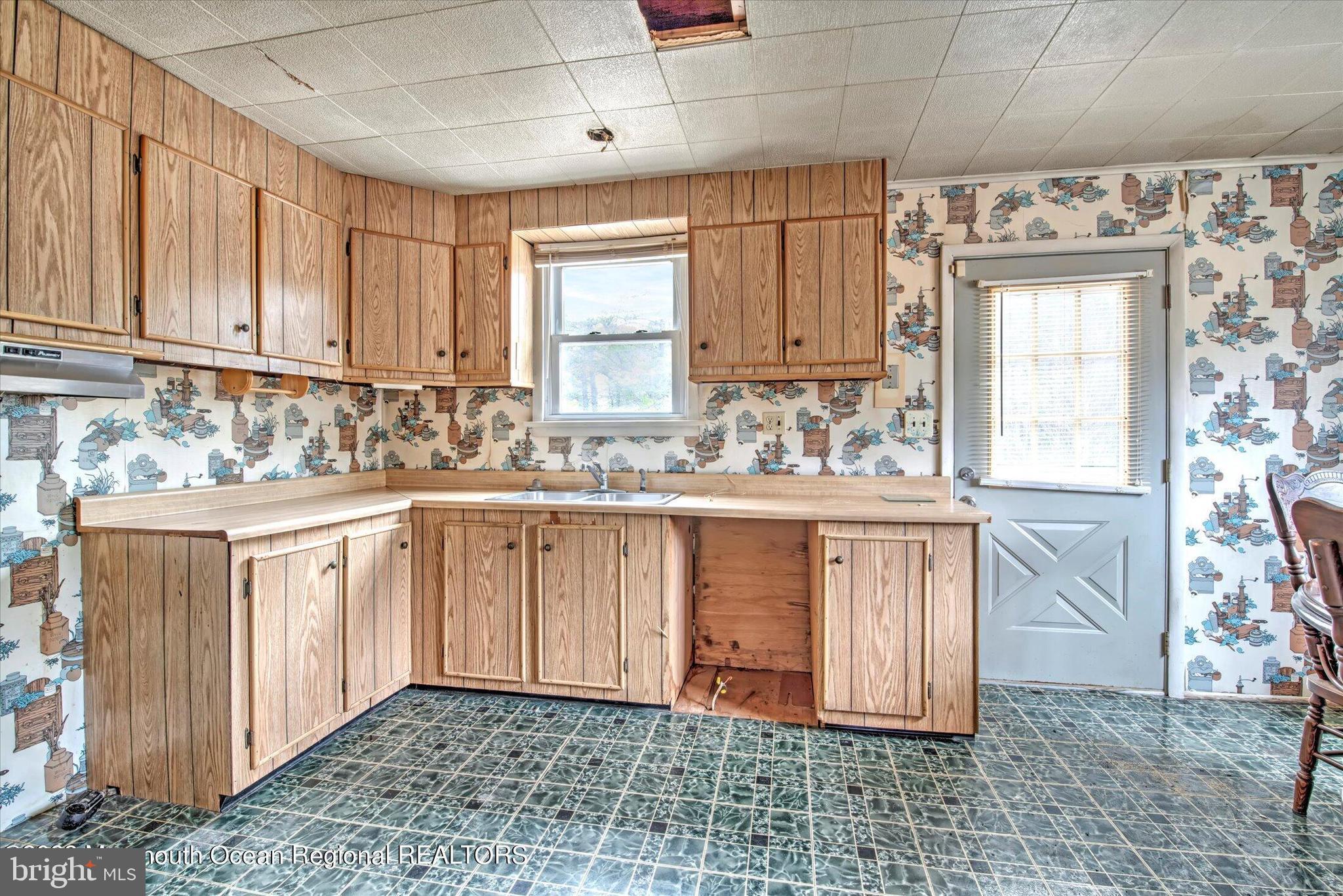 104 Queens Road Barnegat, NJ 08005 - Photo 18 of 42