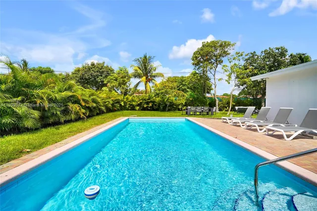 a view of a house with a backyard