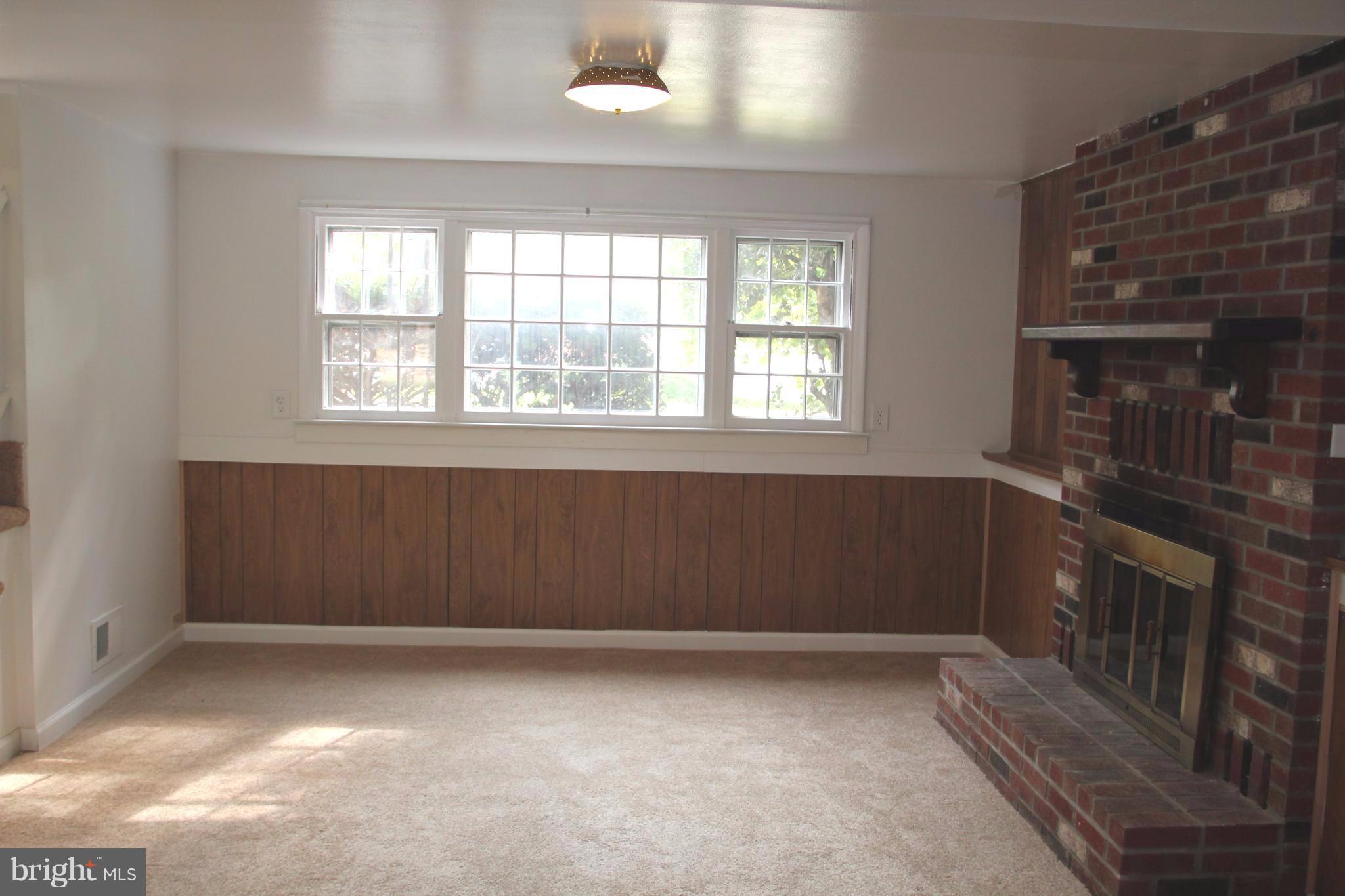 1616 Weyburn Road Baltimore, MD 21237 - Photo 14 of 24 Living Room