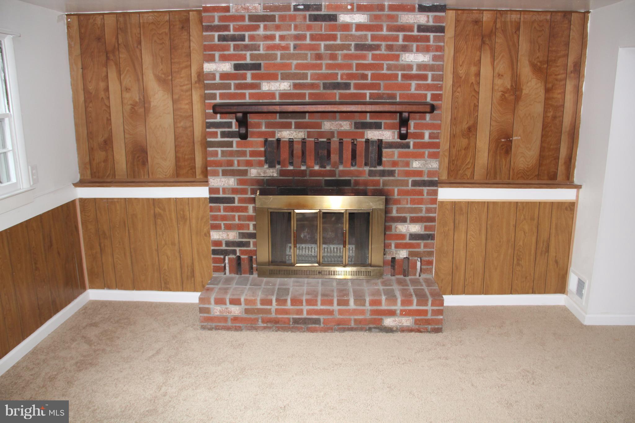 1616 Weyburn Road Baltimore, MD 21237 - Photo 15 of 24 Living Room