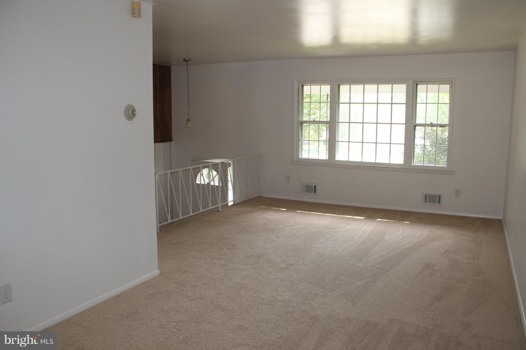 1616 Weyburn Road Baltimore, MD 21237 - Photo 8 of 24 Living Room